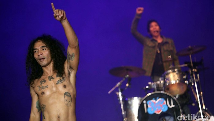Grup band legendaris Slank kembali tampil di panggung utama arena Pekan Raya Jakarta 2012. File/detikFoto.