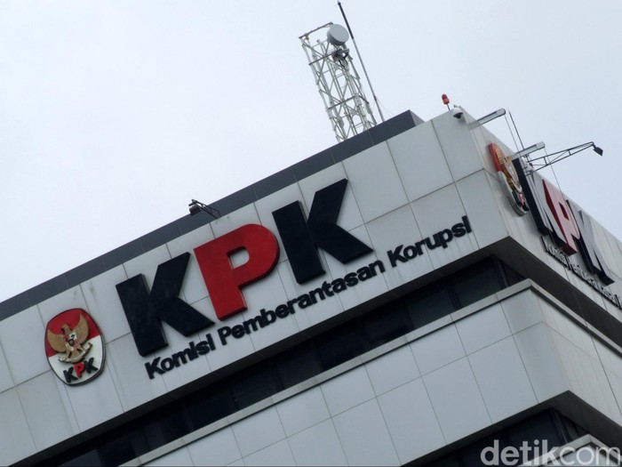 Usai Diperiksa KPK 12 Jam, Fransisca Saksi Kasus Rio Capella Bungkam