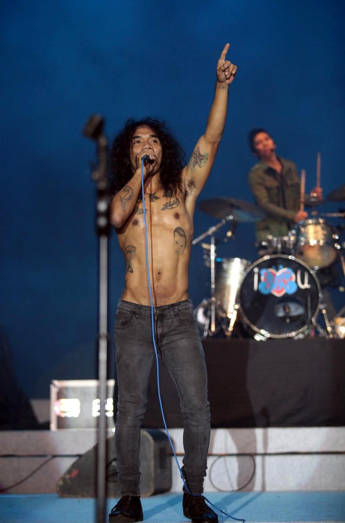 Slank Hibur Ribuan Pengunjung PRJ 2012 Grup band legendaris Slank kembali tampil di panggung utama arena Pekan Raya Jakarta 2012. File/detikFoto.