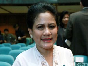 Ibu Iriana Besuk Wiranto Bersama OASE