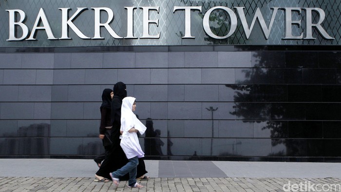 Gedung Bakrie Tower berlokasi di Jl. HR Rasuna Said, Kuningan - Jakarta merupakan gedung perkantoran yang dibangun setinggi 48 lantai dengan basement sedalam 4 lantai. Gedung ini dibangun menggunakan teknologi bekisting Caplock Turkey, dan Core Wall system Climbing. Kolom miring yang berbalik arah setiap 17 lantai merupakan keunikan bangunan ini. File/detikFoto.