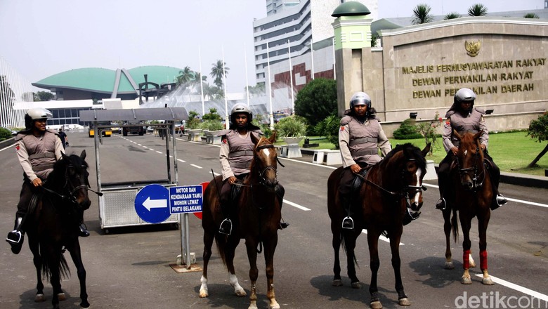 Ada Orang Mencurigakan, Pengamanan DPR Diperketat Pasca Bom Thamrin Ada Orang Mencurigakan, Pengamanan DPR Diperketat Pasca Bom Thamrin