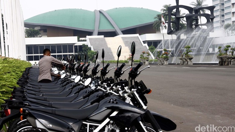Pengamanan Gedung DPR Pengamanan Gedung DPR di depan Gedung DPR, Senayan, Jakarta, Rabu (1/5/2013). File/detikFoto.
