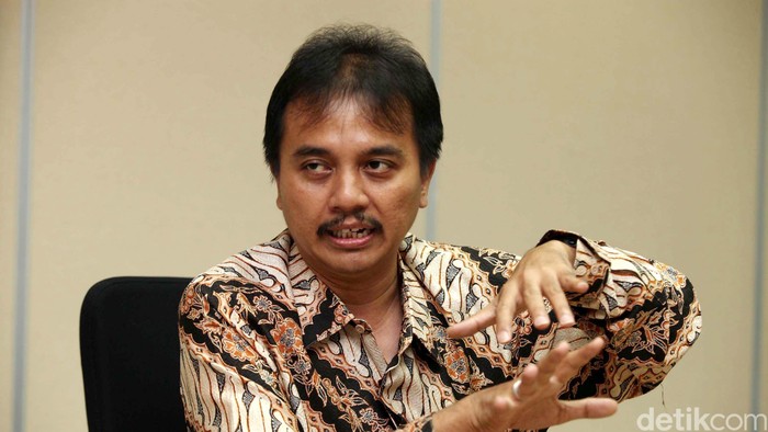 Menteri Pemuda dan Olahraga (Menpora) Roy Suryo mengunjungi redaksi detiksport di Gedung Aldevco, Jakarta Selatan, Jumat (1/2). Kunjungan ini dimaksudkan untuk bersilahturahmi dan berdiskusi seputar permasalahan olahraga. File/detikFoto.