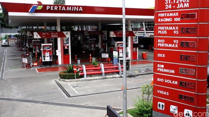 PT Pertamina (Persero) berencana menerapkan Sistem Monitoring dan Pengendalian (SMP) untuk pengendalian ВВМ bersubsidi diantaranya pemasangan RFID (Radio frequency identification). RFID rencananya akan dipasang diberbagai mobil pemerintah, BUMN, BUMD, termasuk kendaraan pribadi. File/detikFoto.