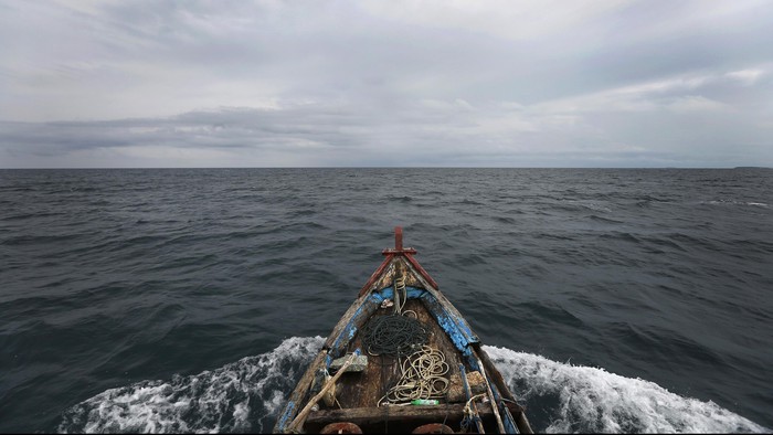 Kapal Boat Terbalik di Sei Bela Riau, 3 Orang Masih Dicari
