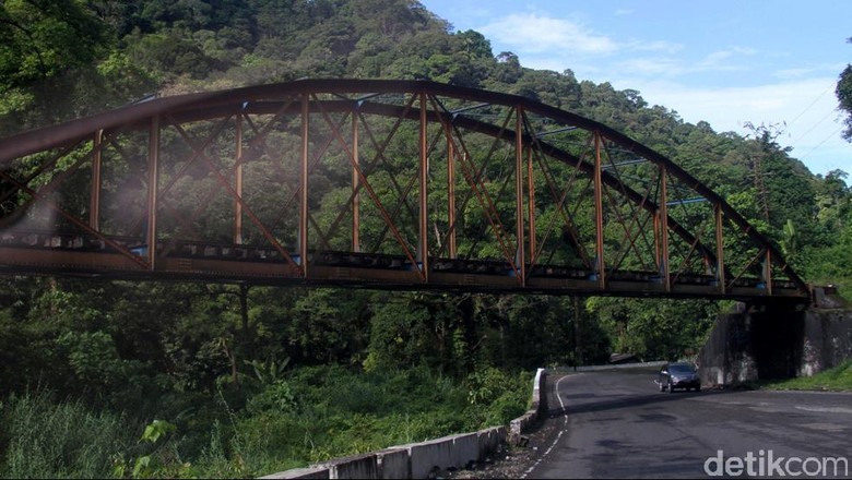 Lembah Anai Padang Panjang Lembah anai padang panjang sebagai hutan yang dilindungi dan menjadi objek wisata di Nagari Singgalang, Kecamatan Sepuluh Koto, Kabupaten Tanah Datar, Propinsi Sumatra Barat. lembah anai ini banyak dikunjungi wisatawan mancanegara maupun local ,sepanjang lembah anai sejuk dikelilingi pemandangan yang sangat indah. File/detikFoto.