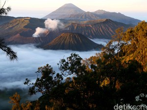 Waspada Hujan Badai di Bromo, Ini Cuaca Gunung Jatim 29 Desember 2024