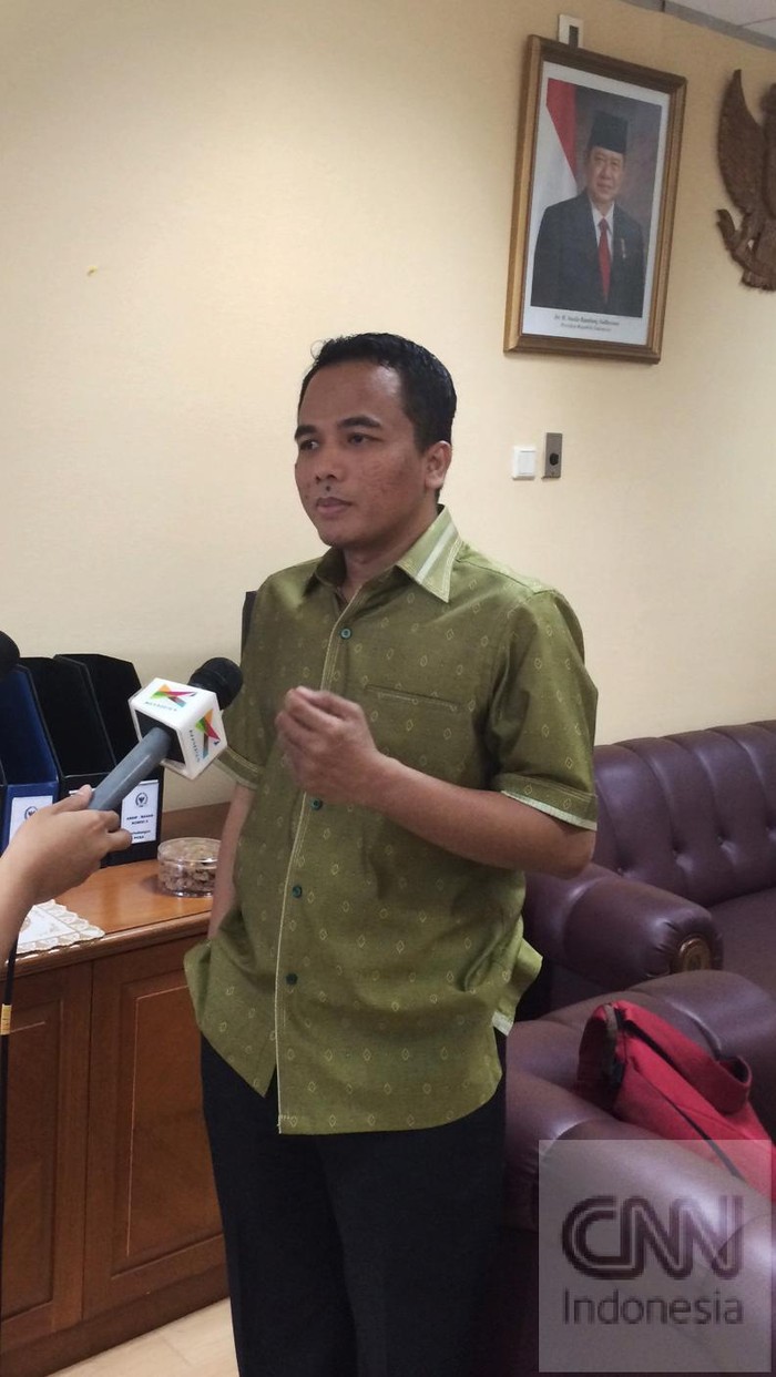 Beda dengan Golkar, PPP Romi Setuju Calon di Pilkada Diteken 2 Kubu