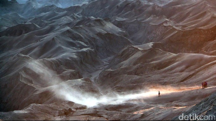 Bromo Siaga, Pemesanan Hotel Turun 90 Persen