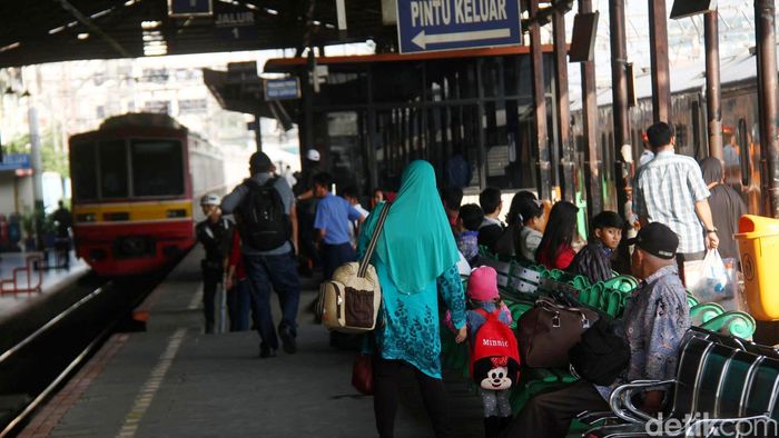 KRL/Foto: Grandyos Zafna KRL/Foto: Grandyos Zafna