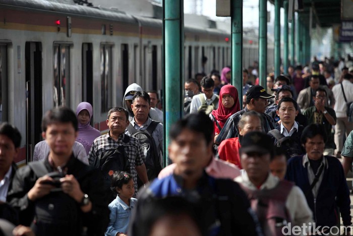 Mengapa Tiap Hari KRL Mesti Antre Masuk Manggarai? Ini Penjelasan PT KCJ