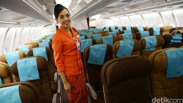 Pesawat Garuda di Soekarno-Hatta Perawatan pesawat Garuda di bandara Soearno-Hatta. Suasana di dalam kabin pesawat Garuda. File/detikFoto.