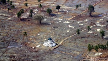 Gempa berkekuatan lebih dari 12 magnitude bisa membelah Bumi: “Kita belum pernah melihat gempa yang lebih besar dari 9,5 M Secara teoritis tidak mungkin terjadi gempa berkekuatan 13 skala Richter karena memerlukan patahan yang lebih besar dari Bumi, cetus Dr Lucy Jones dari Caltech. Foto: Indra Shalihin