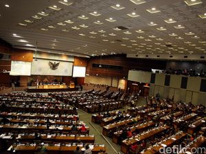 Poros Teuku Umar Vs Gondangdia Menggaung di Paripurna