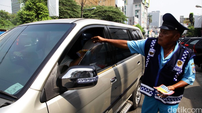 Ahok Akan Evaluasi Pergub yang Atur Tarif Parkir Pinggir Jalan