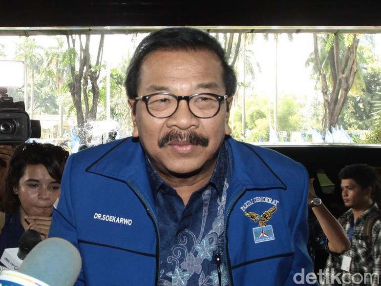 Soekarwo: Di Jatim Mayoritas ke Jokowi, Bila Mau Menang Pileg Disesuaikan Soekarwo: Di Jatim Mayoritas ke Jokowi, Bila Mau Menang Pileg Disesuaikan