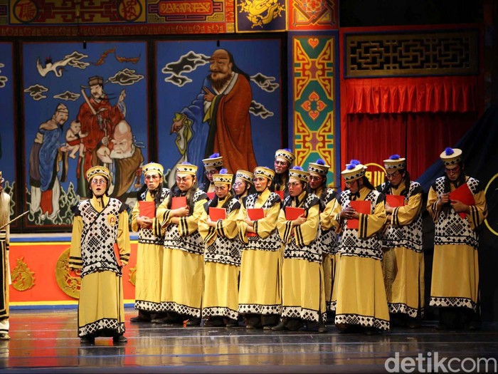 Pementasan teater Sampek Engtay akan dihelat pada 13-23 Maret 2013 di Gedung Kesenian Jakarta. Selasa (12/3/2013) gladi resik acara gawean teater koma yang didukung oleh Djarum Apresiasi Budaya itu bisa dilihat hingga aktivitas di belakang panggungnya. File/detikFoto.