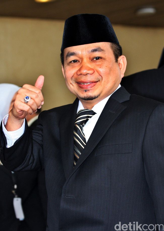 Trolleybusdagi mushuk surati