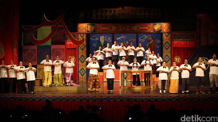 Pementasan teater Sampek Engtay akan dihelat pada 13-23 Maret 2013 di Gedung Kesenian Jakarta. Selasa (12/3/2013) gladi resik acara gawean teater koma yang didukung oleh Djarum Apresiasi Budaya itu bisa dilihat hingga aktivitas di belakang panggungnya. File/detikFoto.