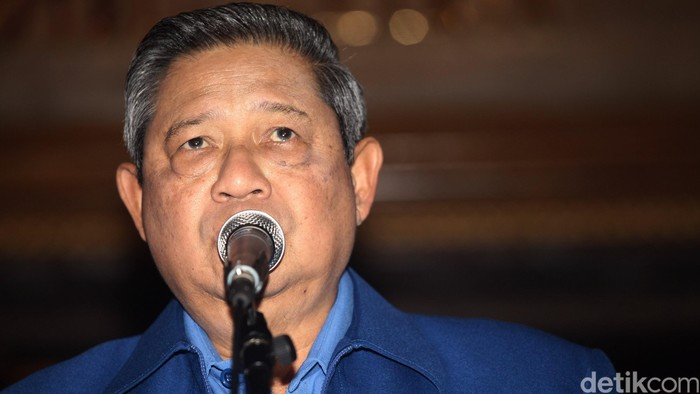 SBY Terbitkan Perpu Pilkada Ketua Umum Partai Demokrat Susilo Bambang Yudhoyono memberikan keterangan kepada awak media di Hotel Sultan, Jakarta, Selasa (30/09/2014). SBY menyatakan akan menerbitkan Perpu terkai Pemilihan Umum Kepala Daerah (Pilkada) sebelum habis masa jabatannya. Grandyos Zafna/detikcom