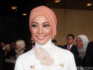 Sindir Ahok Menangis, Rachel Maryam Diserang di Medsos