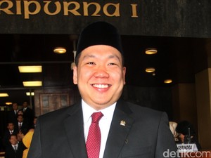 Politikus PDIP: Novanto Harus Mundur Agar DPR Tak Terbebani Skandal