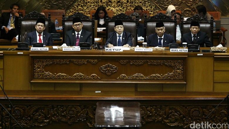 Fadli Zon Yakin Golkar Pilih Kader Kompeten untuk Posisi Ketua DPR Fadli Zon Yakin Golkar Pilih Kader Kompeten untuk Posisi Ketua DPR
