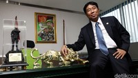 Abraham Lunggana alias Haji Lulung saat menjabat sebagai Wakil Ketua DPRD DKI Jakarta, di ruang kerjanya, (3/10/2014). Putra Tanah Abang dan politisi PPP, bersuara keras saat Pemprov DKI Jakarta akan menertibkan pedagang kambing di Tanah Abang. Siapa sangkan ternyata, putra Tanah Abang itu ternyata berdagang kambing sejak tahun 1982-1984. Hasan Alhabshy/detikcom