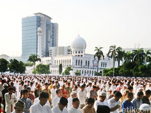 Tata Cara Sholat Idul Adha Lengkap dengan Bacaannya, Mulai Niat hingga Salam