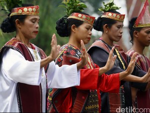 Nama Tarian Suku Batak: Serba-serbi Tarian Tortor