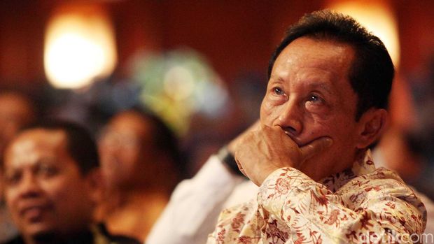 Sutiyoso lahir di Semarang, 6 Desember 1944 adalah seorang politikus dan mantan tokoh militer Indonesia berbintang tiga. Ia adalah Gubernur Jakarta selama dua periode, mulai 6 Oktober 1997 hingga 7 Oktober 2007. File/detikFoto.
