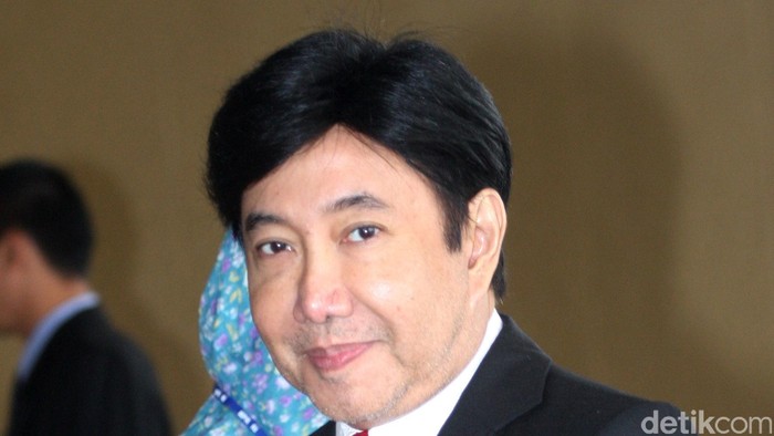 Guruh Soekarnoputra atau Lengkapnya Muhammad Guruh Irianto Soekarnoputra adalah anak bungsu dari pasangan presiden pertama RI, Soekarno dan Fatmawati serta adik kandung dari presiden kelima RI.