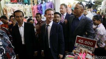 Khususnya di area keramaian seperti ini yang bisa saja mengancam kesemalatan Zuckerberg. Foto: Agung Pambudhy
