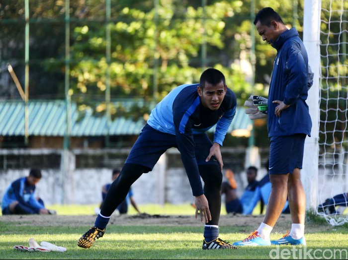 Kiper Timnas U-19 Ravi Murdianto saat ditemui di sesi latihan Timnas Indonesia U-19 di Yangon United Sport Complex, Myanmar, Sabtu (11/10/2014).