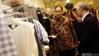 Selanjutnya, Jokowi menunjuk Muhammad Lutfi sebagai Mendag untuk menggantikan Agus Suparmanto pada tahun 2020. Artinya, ini adalah kali kedua Lutfi berada di kabinet Indonesia menjabat posisi yang sama, yakni sebelumnya di era Presiden Susilo Bambang Yudhoyono (SBY). Sebelum menjabat sebagai Mendag, Lutfi juga sempat menjadi Duta Besar Indonesia untuk Amerika Serikat. Rachman Haryanto/detikcom