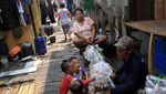 Potret Kehidupan Pinggir Rel yang Disebut Ganggu Kenyamanan