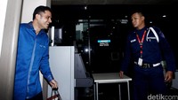 Dia ditangkap di Cartagena, Kolombia oleh kepolisian setempat Minggu (7/8/2011) malam. Saat ditangkap, buronan kasus korupsi wisma atlet itu memakai paspor palsu Indonesia atas nama Syarifuddin. Foto: Grandyos Zafna