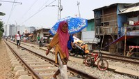 Pihaknya bahkan pernah mendapati ada warga yang membuat sumur di sekitar rel dekat dengan bangunan liar tempat warga tinggal.