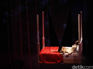 Monolog Adalah: Sejarah, Ciri, Jenis, dan Contohnya