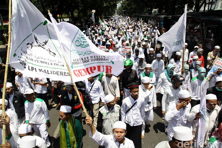 FPI di Antara 2 Petisi FPI di Antara 2 Petisi
