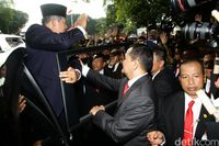 SBY saat keluar dari Istana, 20 Oktober 2014.