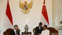 Perjanjian ekstradisi antara Indonesia dan Singapura telah dirintis oleh Indonesia sejak tahun 1972. Sempat timbul tenggelam, perjanjian ekstradisi mulai diupayakan pemerintah Indonesia pada tahun 1998 dalam setiap kesempatan, baik dalam pertemuan bilateral maupun regional dengan Pemerintah Singapura. dok. detikcom