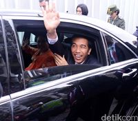 Eks Seskab Dorong Jokowi Buat Perpres Mobil untuk Mantan Presiden