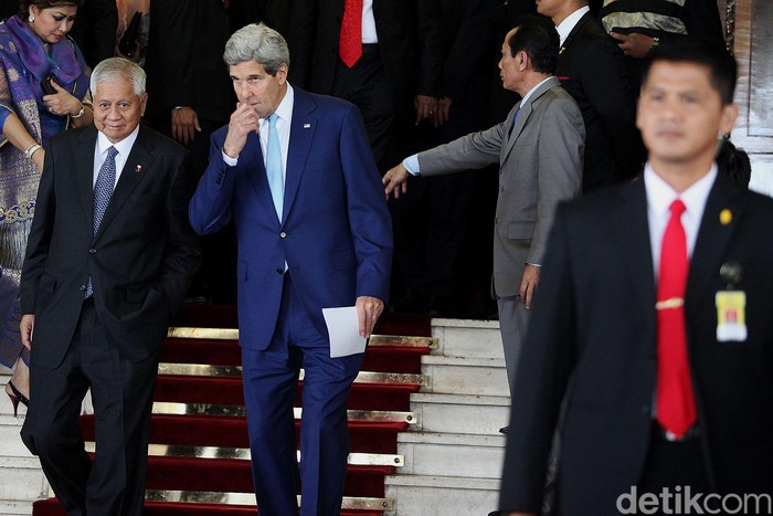 Kunjungi Paris Pasca Tragedi Berdarah, Menlu Kerry Buktikan AS Sahabat Prancis