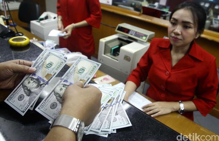 Dolar AS Bergerak di Rp 13.262