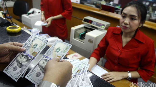 Fakta di Balik Dolar AS yang Nyaris Tembus Rp 14.000