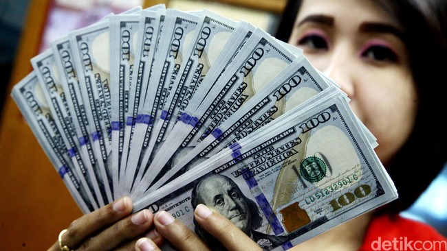 Mulai Jinak, Dolar AS Sudah Turun ke Rp 14.500-an