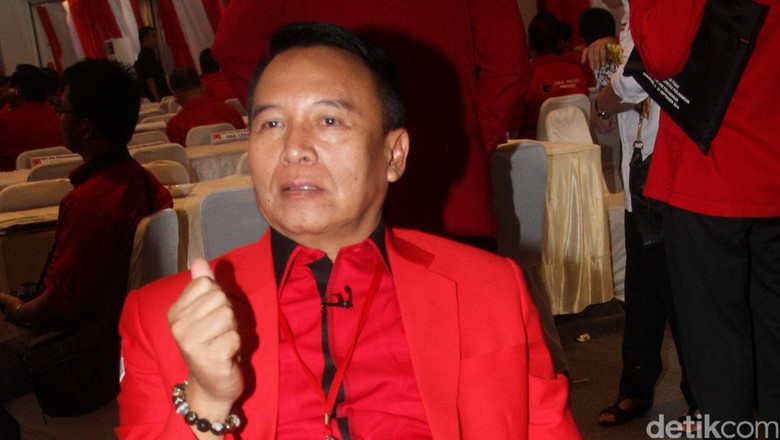 TB Hasanuddin Tegaskan Tak akan Maju di Pilgub Jabar 2018 TB Hasanuddin Tegaskan Tak akan Maju di Pilgub Jabar 2018