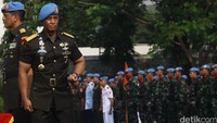 Andika juga pernah menjabat sebagai Kepala Dinas Penerangan TNI AD yang mengantarnya meraih bintang satu alis brigadir jenderal (Brigjen). Lalu Andika diangkat menjadi Komandan Pasukan Pengamanan Presiden atau Paspampres pada Oktober 2014. Andika dipilih sendiri oleh Presiden Jokowi. Foto: Hasan Alhabshy/detikcom.